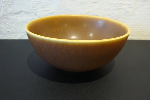 Palshus skål i  brunlig farve fra 1968.
 Højde 6,5 cm dia 13,5 cm, i perfekt stand.
5000m2 udstilling.