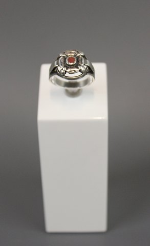 Sølv ring 830s med karneol.
5000 m2 udstilling. 
