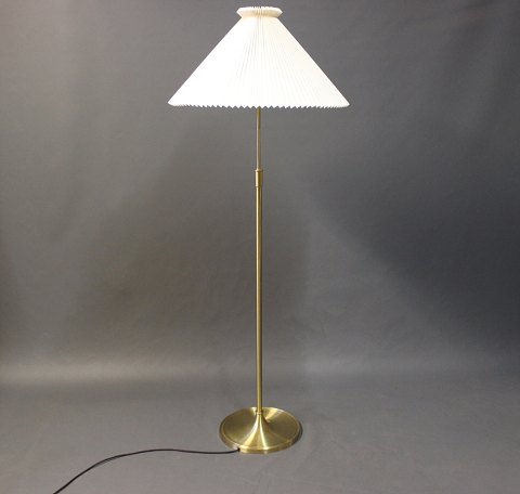 Le Klint gulvlampe, model 351, designet af Aage Petersen i 1970.
5000m2 udstilling.