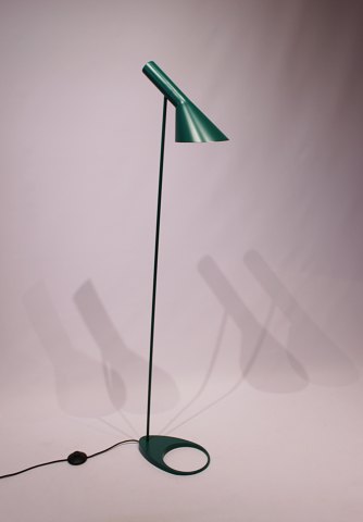 Grøn gulvlampe designet af Arne Jacobsen i 1960 og fremstillet af Louis Poulsen.
5000m2 udstilling.