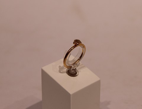 Forgyldt 925 sterling sølv ring med stjerne af Christina Smykker.
5000m2 udstilling.