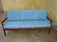 3 personers sofa Dansk design tegnet af Ole Wancher. Meget flot kvalitetssofa i 
smuk blå farve. 5000 m2 Udstilling.