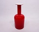 Stor rød glas vase med indvendig hvidt opal glas af Otto Brauer for Holmegaard.
5000m2 udstilling.