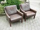 Et par læne stole i brunt læder .God stand ,dansk design ,5000 m2 udstiling