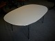 Piet hein/Bruno mattsson super ellipse udtræksbord i hvid laminat.
5000 m2 udstilling