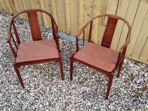 2 recliners
 "China Chair" by Hans J. Wegner model 4283rd 5000 m2 showroom.