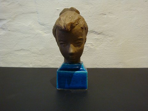 Royal figurine. Designed by Johannes Hedegaard.
5000m2 Showroom.