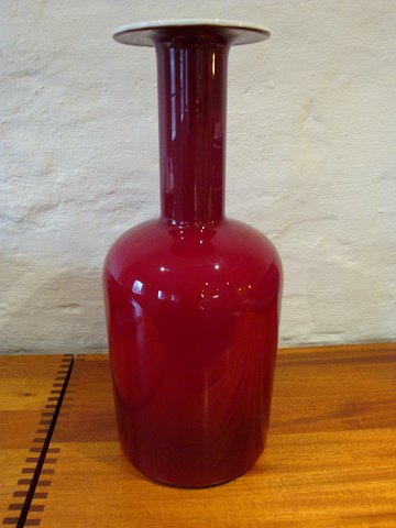 Floor Vase with two colored glass red on the outside and white on the inside 
from Holmegaard. 
5000m2 showroom.