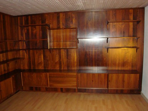 Complete 2 * 3,5 m shelf system by Poul Cadovius in rosewood. 
5000m2 showroom.