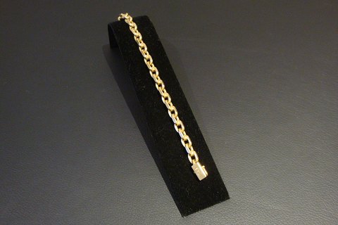 14 carat Gold Anchor facet chain bracelet. 
Length 21 cm and weight 46 g. In great quality.
5000m2 showroom.