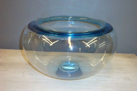 Large Bowl from Holmegaard by Per Lutken. 
H: 21 cm Ø 35 cm.
