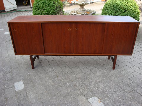 Low rosewood sideboard by Arne Vodder. 5000m2 showroom.