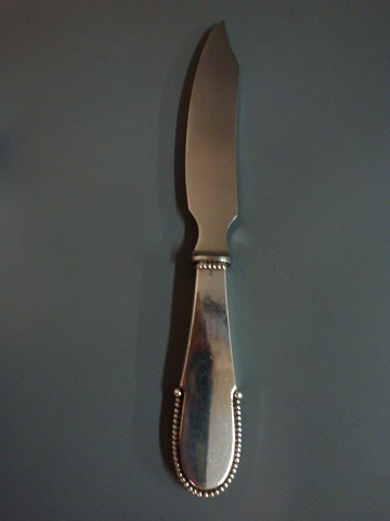 George Jensen rare knife in pellet pattern.
Length 20.7 cm. 5000m2 showroom.