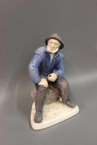 B&G figurine No 2370, the old fisherman from Skagen. Height 22 cm. 
5000 m2 showroom.