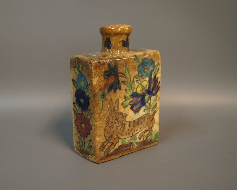 Keramik vase med blomstermotiv fra 1940erne af ukendt keramiker. 
5000m2 udstilling.