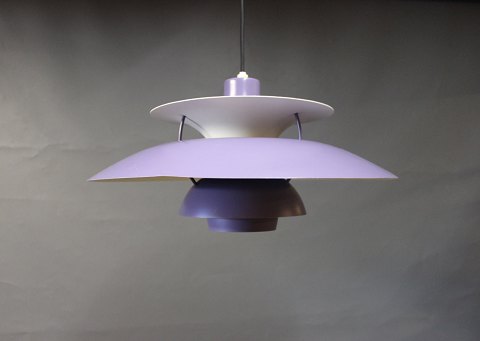 PH5 pendant designed by Poul Henningsen in 1958 and manufactured by Louis 
Poulsen.
5000m2 showroom.
