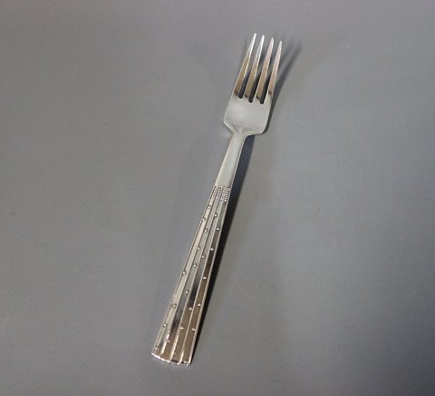 Dinner fork in Champagne, hallmarked silver.
5000m2 showroom.