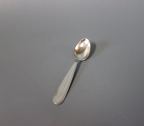 Demitasse spoon in "Karina", hallmarked silver.
5000m2 showroom.