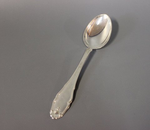 Dessert spoon in Charlottenborg, hallmarked silver.
5000m2 showroom.