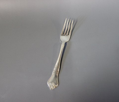 Lunch fork in Riberhus, silver plate.
5000m2 showroom.