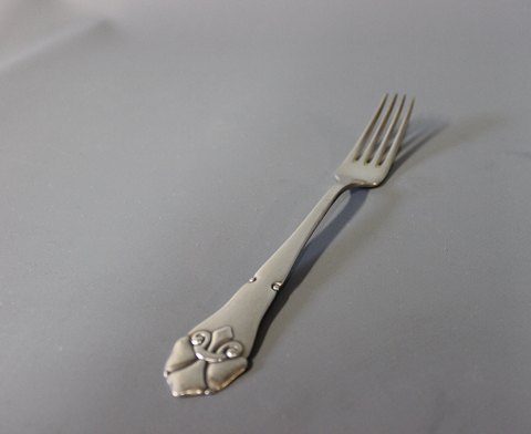 Dinner fork in French Lily, silver plate.
5000m2 showroom.