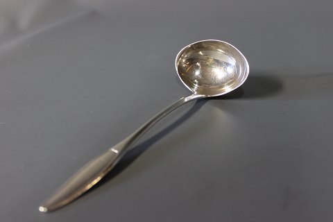 Gravy ladle in "Kongelys", silver plate.
5000m2 showroom.