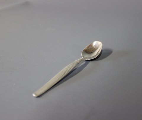 Tea spoon in Savoy, silver plate.
5000m2 showroom.