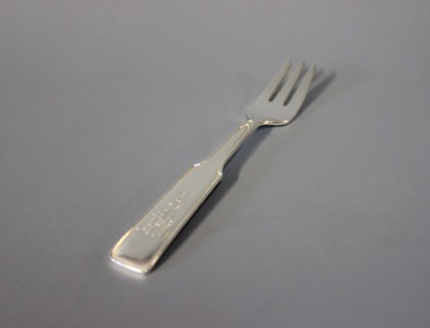 Cake fork, Hans Hansen - inheritance silver no. 2, hallmarked silver.
5000m2 showroom.