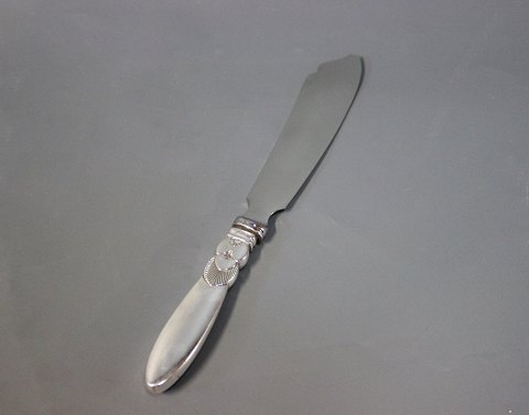 Georg Jensen cake knife in Cactus.
5000m2 showroom.