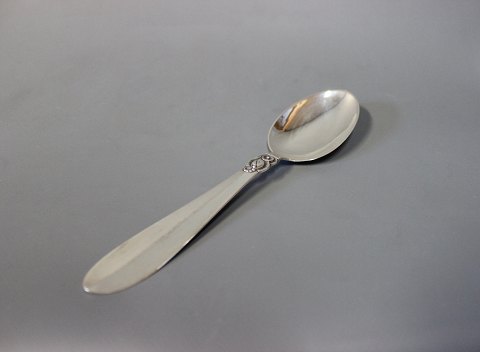Dinner spoon in Princess, model 3100, hallmarked silver.
5000m2 showroom.