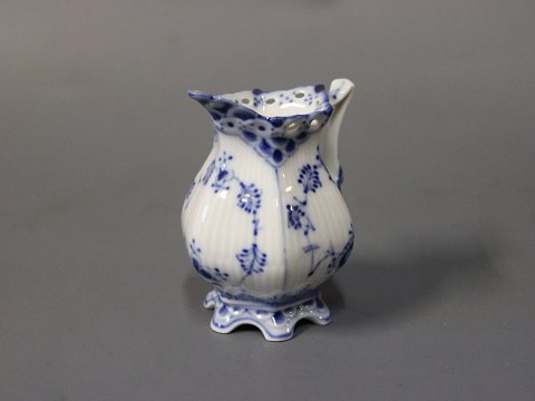 Royal Copenhagen blue fluted lace cream jug, no.: 1/1031.
5000m2 showroom.