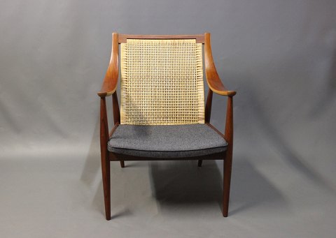 Armchair designed by Orla Mølgaard-Nielsen and Peter Hvidt from the 1960s.
5000m2 showrom.