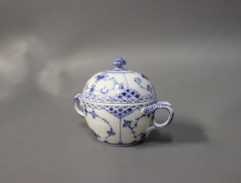 Royal Copenhagen blue fluted half lace sugar bowl, #1/691.
5000m2 showroom.