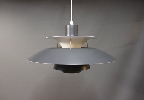 PH5 lampe designet af Poul Henningsen i 1958 og produceret af Louis Poulsen.
5000m2 udstilling.
