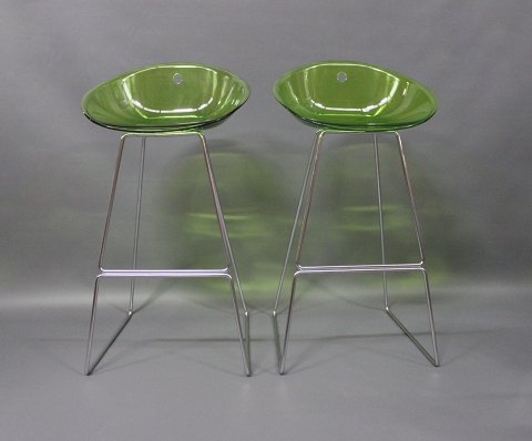 A pair of green Pedrali, 906, Gliss barstools designed by Dondoli and Pocci.
5000m2 showroom.
