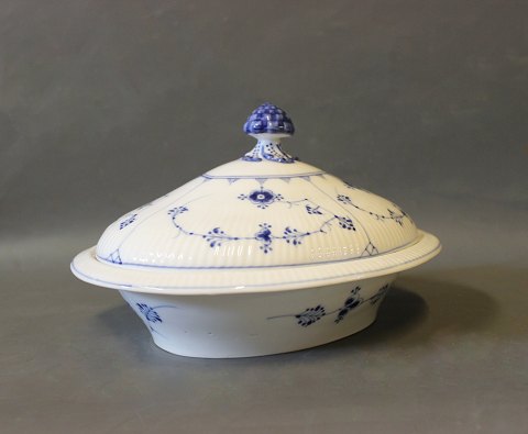 Royal Copenhagen blue fluted tureen, no.: 1/278.
5000m2 showroom.