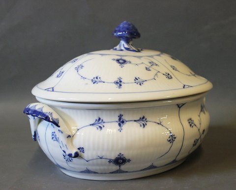 Royal Copenhagen blue fluted large tureen, nr.: 1/213.
5000m2 showroom.