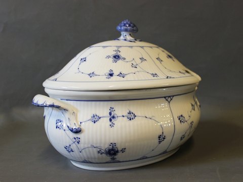 Royal Copenhagen blue fluted large tureen, no.: 1/215.
5000m2 showroom.