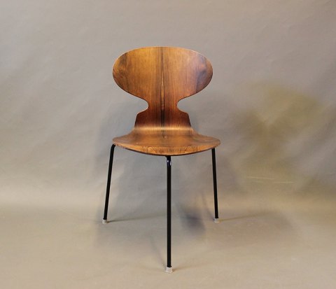 "Myren", model 3101, i palisander designet af Arne Jacobsen i 1952 og 
fremstillet  af Fritz Hansen.
5000m2 udstilling.