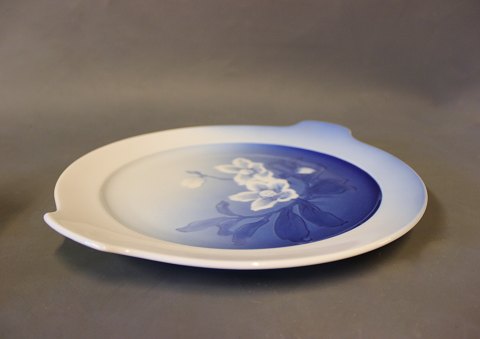 Round cake dish in Christmas Rose by Bing & Grøndahl, no.: 101.
5000m2 showroom.