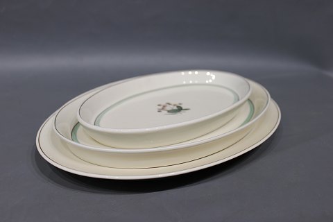 Royal Copenhagen "Hjertegræs" ovale dishes in different sizes, no.: 884/9583 
-9405 og -9499.
5000m2
Showroom.