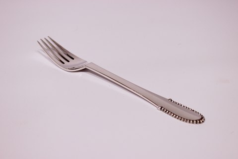 Lunch fork in "Bullet" pattern by Georg Jensen in 925 sterling.
5000m2 showroom.