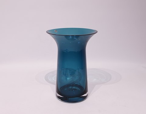 Simpel dark blue glass vase from Rosendahl.
5000m2 showroom.
