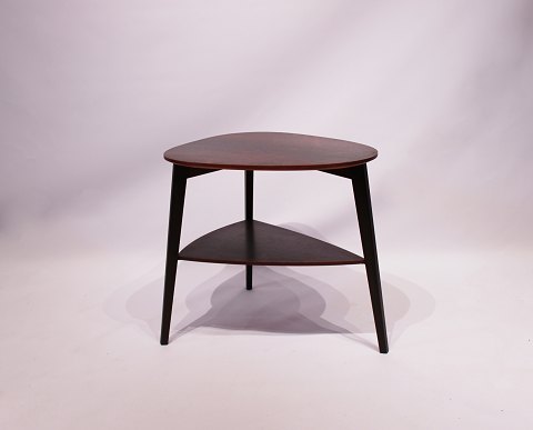 Side table in rosewood of beautiful danish design from the 1960s.
5000m2 showroom.
