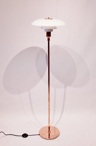 PH3½-2½, limited edition, copper floor lamp by Poul Henningsen and Louis 
Poulsen.
5000m2 showroom.