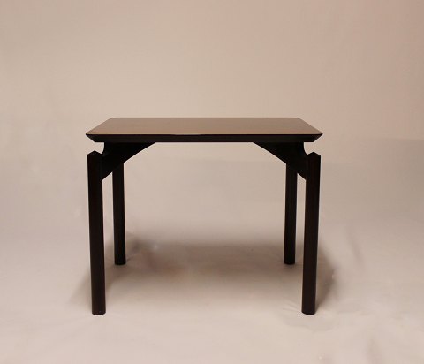 Sidebord i mahogni designet af Finn Juhl og fremstillet af P. Jeppesen, i 
1960erne.
5000m2 udstilling.