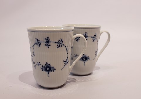 A pair of blue fluted cups, no.: 497, by Royal Copenhagen.
5000m2 showroom.