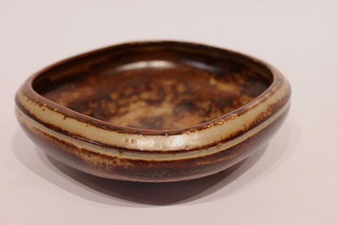 Royal Copenhagen ceramic dish with sung glaze by Bode Willumsen.
5000m2 showroom.