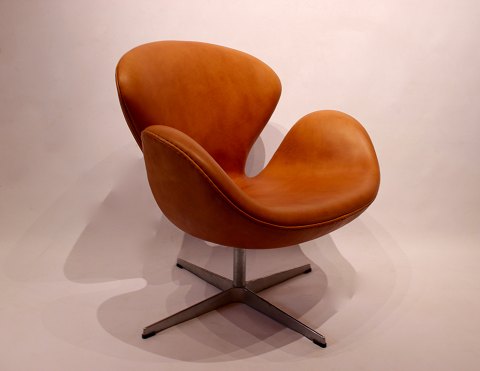 The Swan - Model 3320 - Cognac leather - Arne Jacobsen - Fritz Hansen - 2003