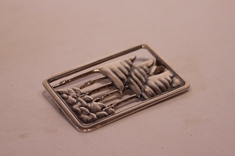 Square brooch with motif of sterling silver, stamped H&A.
5000m2 showroom